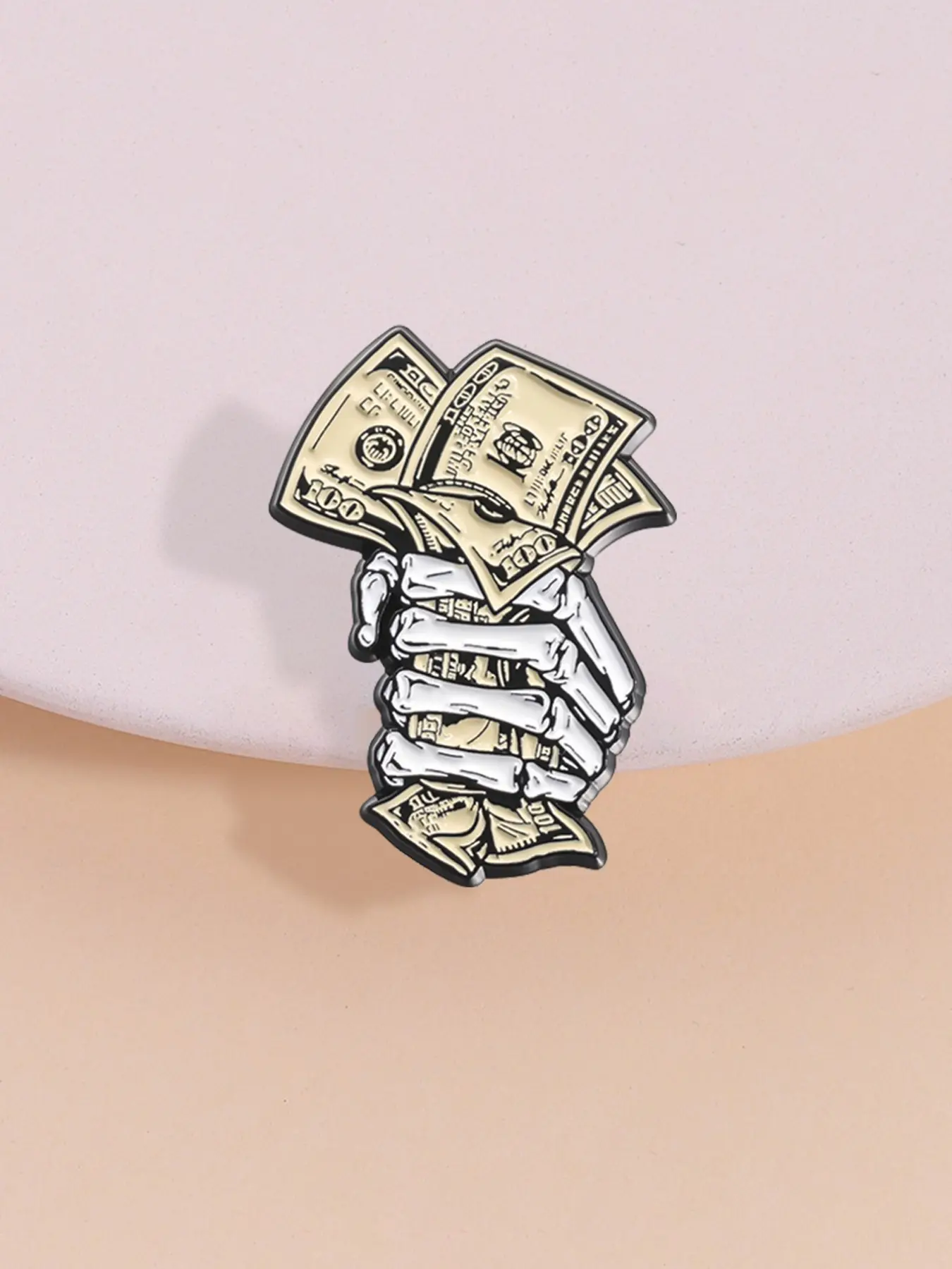 Gothic Style Punk Skull Hand Holding Dollar Pin Badge, Alloy Brooch Pin, Fashion Lapel Pin, Streetwear Accessory for Rap Enthusiasts, Unique Band Merchandise for Subculture Fans