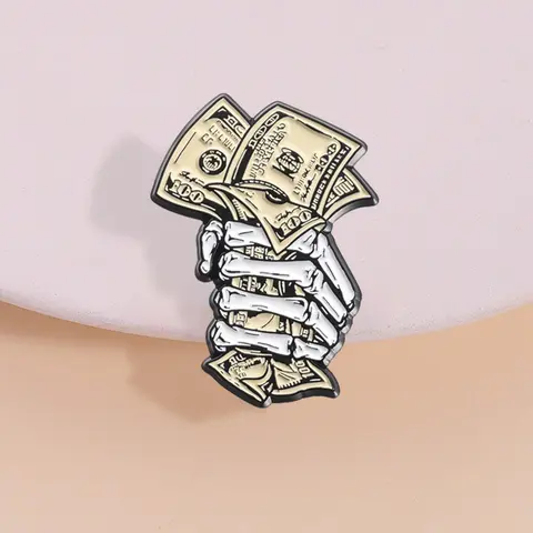 Gothic Style Punk Skull Hand Holding Dollar Pin Badge, Alloy Brooch Pin, Fashion Lapel Pin, Streetwear Accessory for Rap Enthusiasts, Unique Band Merchandise for Subculture Fans