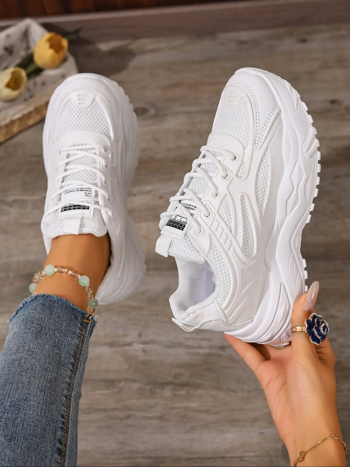 Women's athleisure lace-up sneakers with breathable upper, comfortable design, casual outdoor walking shoes, Thick soled shoes, platform heightening, suitable for daily casual, commuting, jeans and skirts