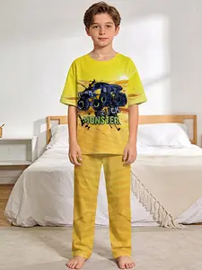 Bright Yellow Desert Monster Truck Children's Fun 2-Piece Set: Boys' Digital Printed Short-Sleeve Pajamas with Long Sleep Pants, Made of Flame-Retardant Fabric. A fashionable, trendy, casual, comfortable, and soft pajama set suitable for sleeping and home