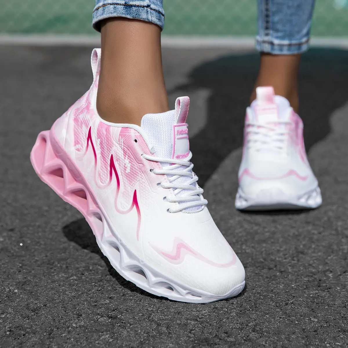 2025 new male and female couples shock-absorbing and rebound sneakers - breathable EVA/MD sole, lightweight low-top lace-up casual shoes, striped design is suitable for four-season commuting and sports