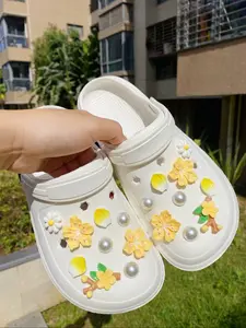 18 Piece Flower Shoe Charms DIY Decoration, Shoe Embellishments, Shoe Adornments, Multi-Functional Shoe Clips for Women Sandals Slippers Beach Bags, Perfect Party Gifts