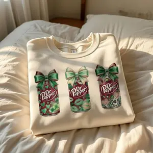 [SALE UP TO 50%] St Patrick’s Dr Pepper Sweatshirt / T-Shirt / Hoodie – Cute Green Bow Shamrock Heart Soda Cans Graphic, Cream Cozy Trendy Style, Gift for Dr Pepper Lover