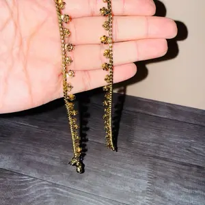 Elegant Lightweight Anklet with Delicate Chain Design and Floral Motifs for Women's Footwear