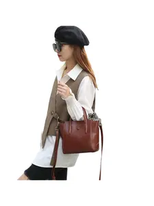 Factory direct sale: Women’s new model, genuine leather handbag, Business Casual Handbag, hot seller, single shoulder design, large capacity, versatile, tote bag, stylish.