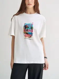 Women's T-shirts with soft fabric and loose fit, featuring lively print design. They allow you to effortlessly exude a distinctive charm, suitable for daily outings, coffee breaks, and relaxing at home.
