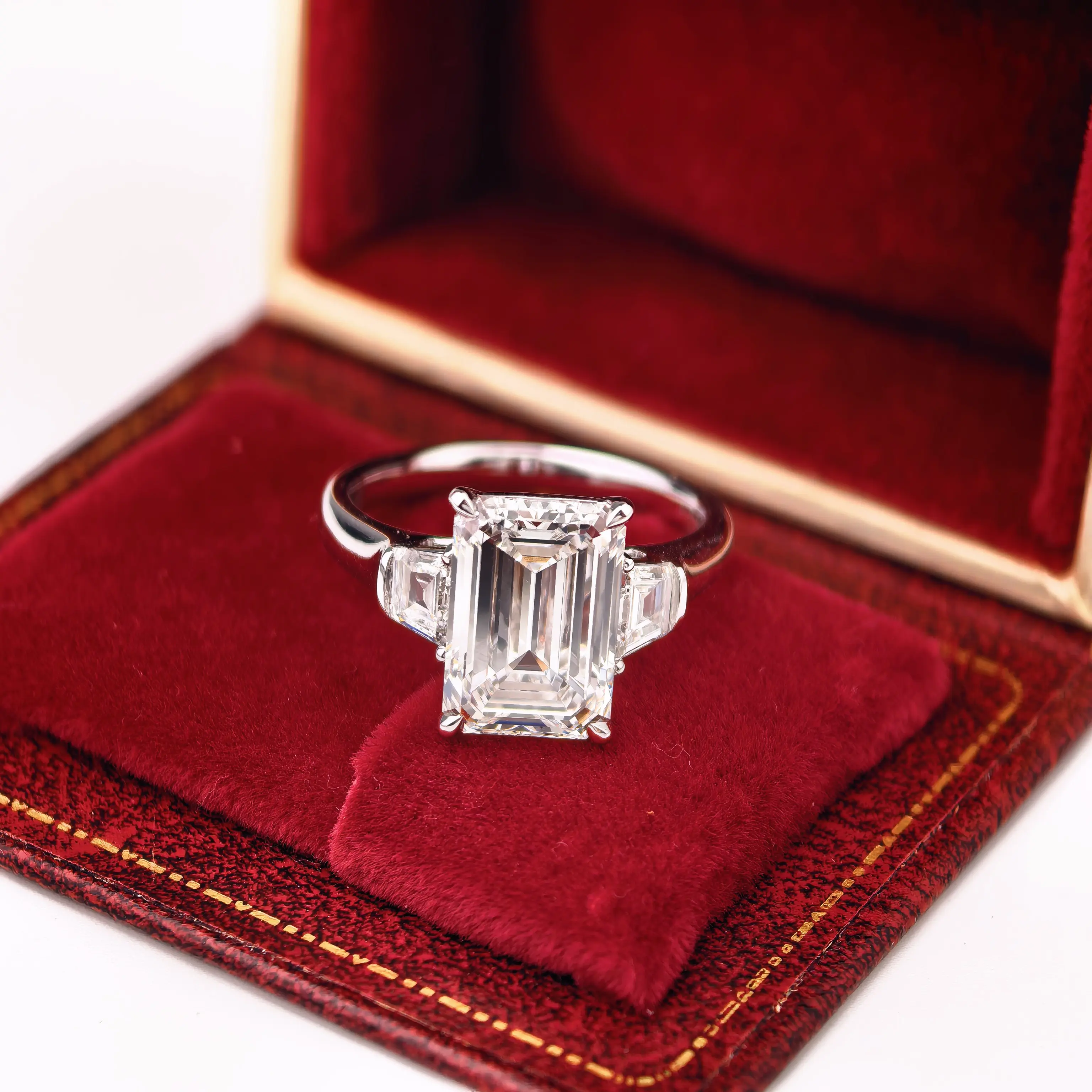ed003 4.08 Carat Emerald cut lab-grown diamond E VVS2 14k white ring