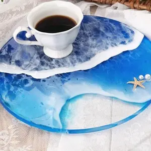 Round serving tray