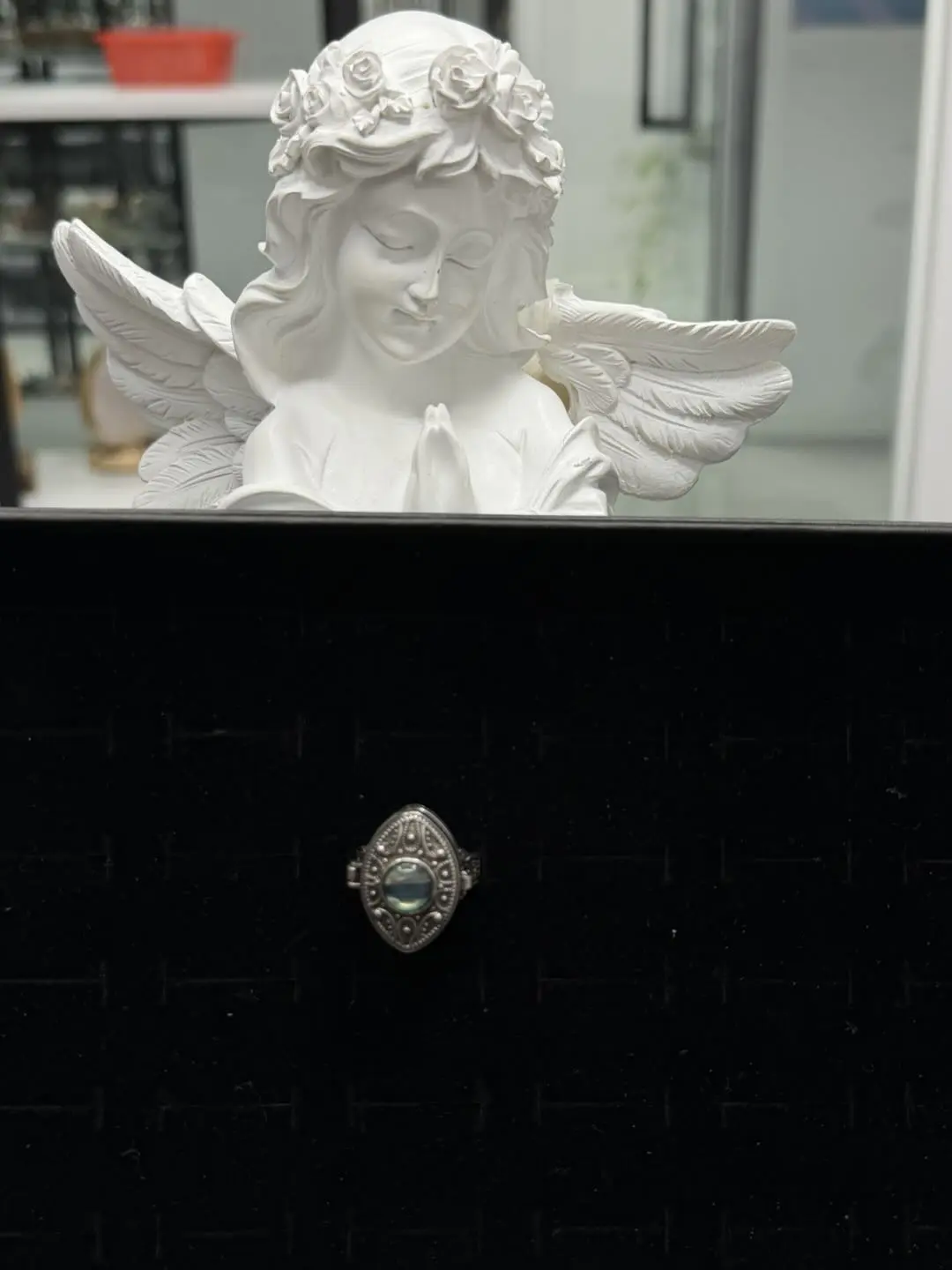 Yancy(17414)gc.Vintage locket ring. Openable design, can store tiny treasures. Retro mysterious boho jewelry.