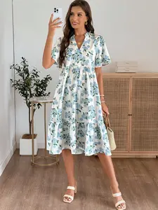 A women's V-neck short-sleeve midi dress with a layered skirt, featuring white fabric with blue hydrangea prints. It exudes a fresh and gentle everyday style, suitable for city shopping, afternoon tea with friends, or light commutingoccasions that are co