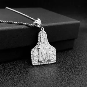Cowboy-style engraved necklace with patterned chain, a casual and fashionable couple's necklace.
