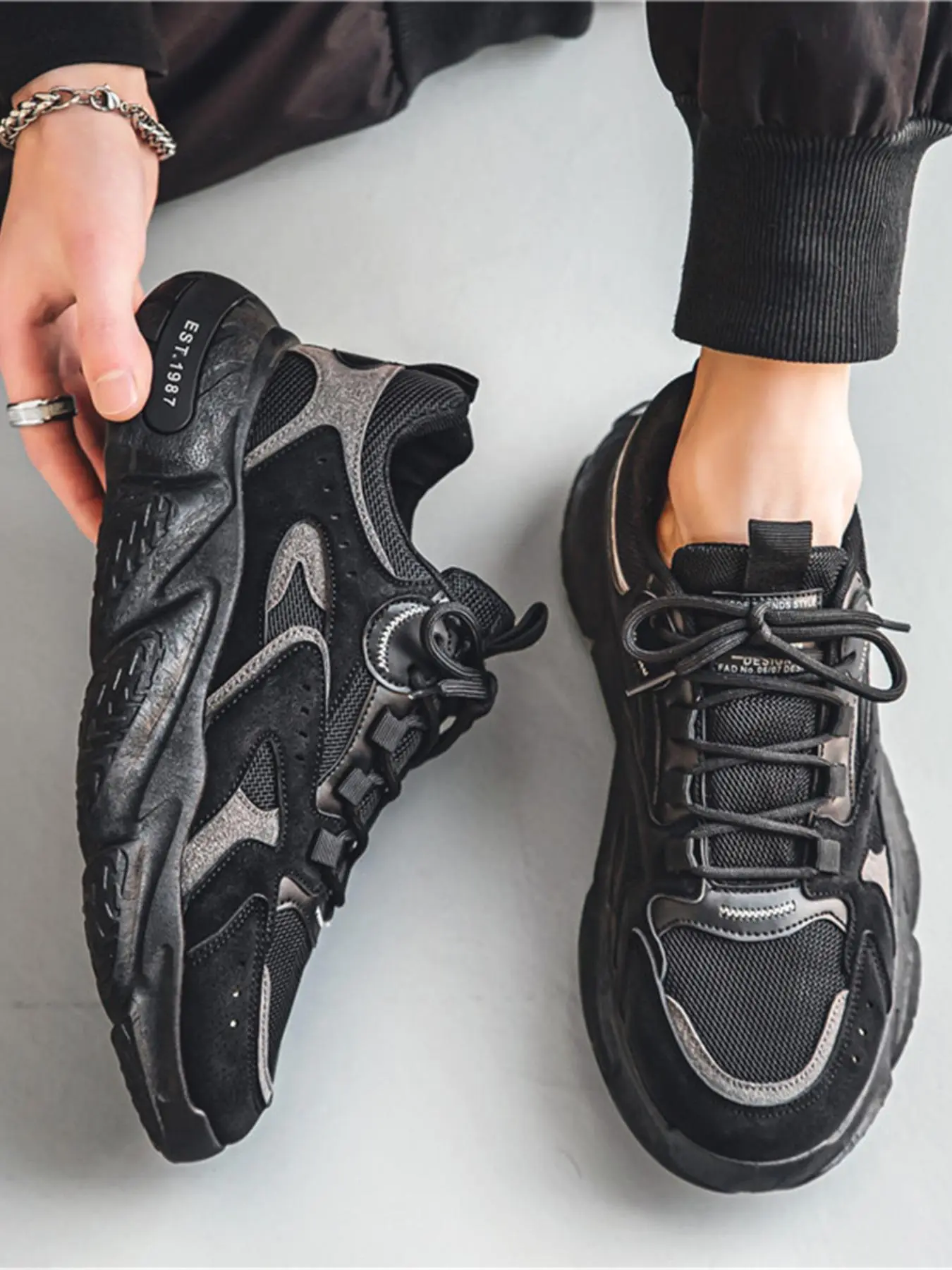 Men's Outdoor Casual Hiking Shoes, Low Top Shoes: Anti-Slip, Wear-Resistant, Stable Support, Comfortable Fit. Color-Block Upper + Textured Anti-Slip Outsole. For Daily Commuters – Light Hiking & Daily Outings! Lightweight Hiking Shoes Hiking Style Shoes