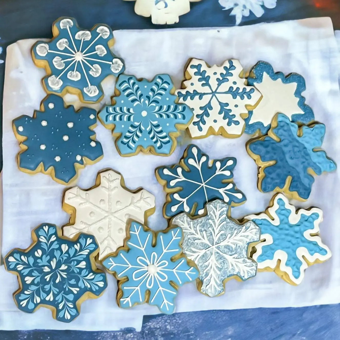 'Frosted Flurries' Cookie Decorating Tutorial + Cookie Cutters