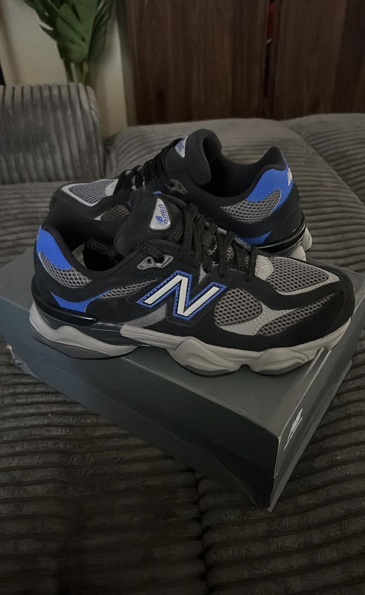 Item: 6.5Y / 8 Womens