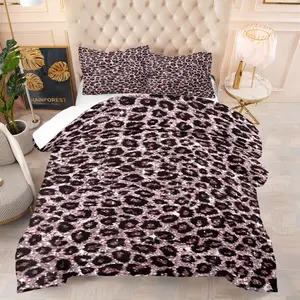 2/3 Pcs Pink-Black Diamond Leopard Print Bedding Comforter Set（Quilt/Comforter）, Comforter & 1/2 Pillowcases (no filler), All-Season, Diamond Leopard Print, Fits Bedroom/Dorm/Rental Decor, Ideal for Sweet-Cool Luxury Style Fans/Roommates/Birthday Gifters