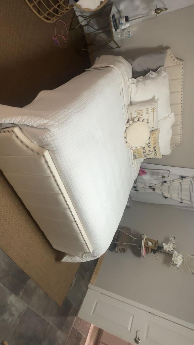 Item: Beige, Queen, Upgraded