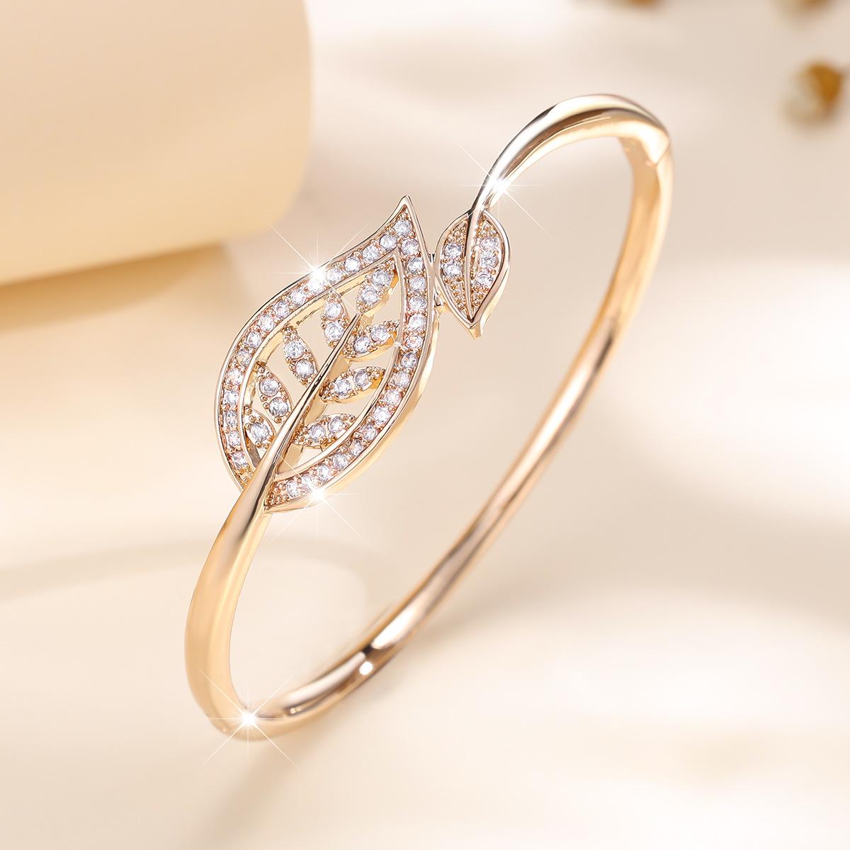 Luxury Leaf Filigree Cuff Bangle Bracelet for Women, Sophisticated Nature Inspired Statement Wrist Accessory, Premium Craftsmanship Timeless Finger Jewelry for Daily Formal Wear, Trending Jewelry Gift