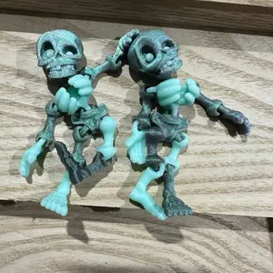 Mini Flexi Skeleton – 3D Printed Fidget Figurine in Surprise Colors