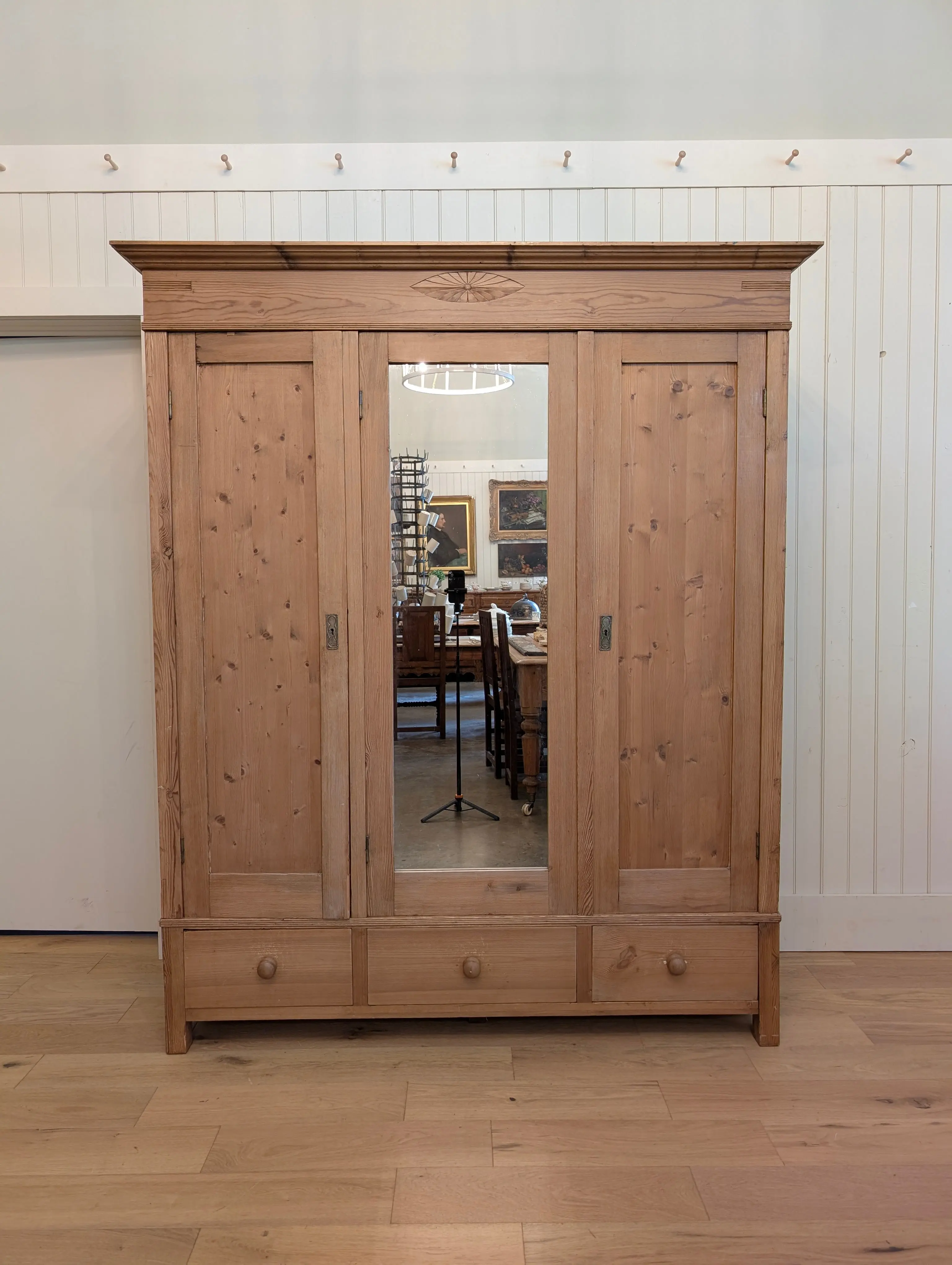 Scandinavian Knockdown Wardrobe w/Mirror