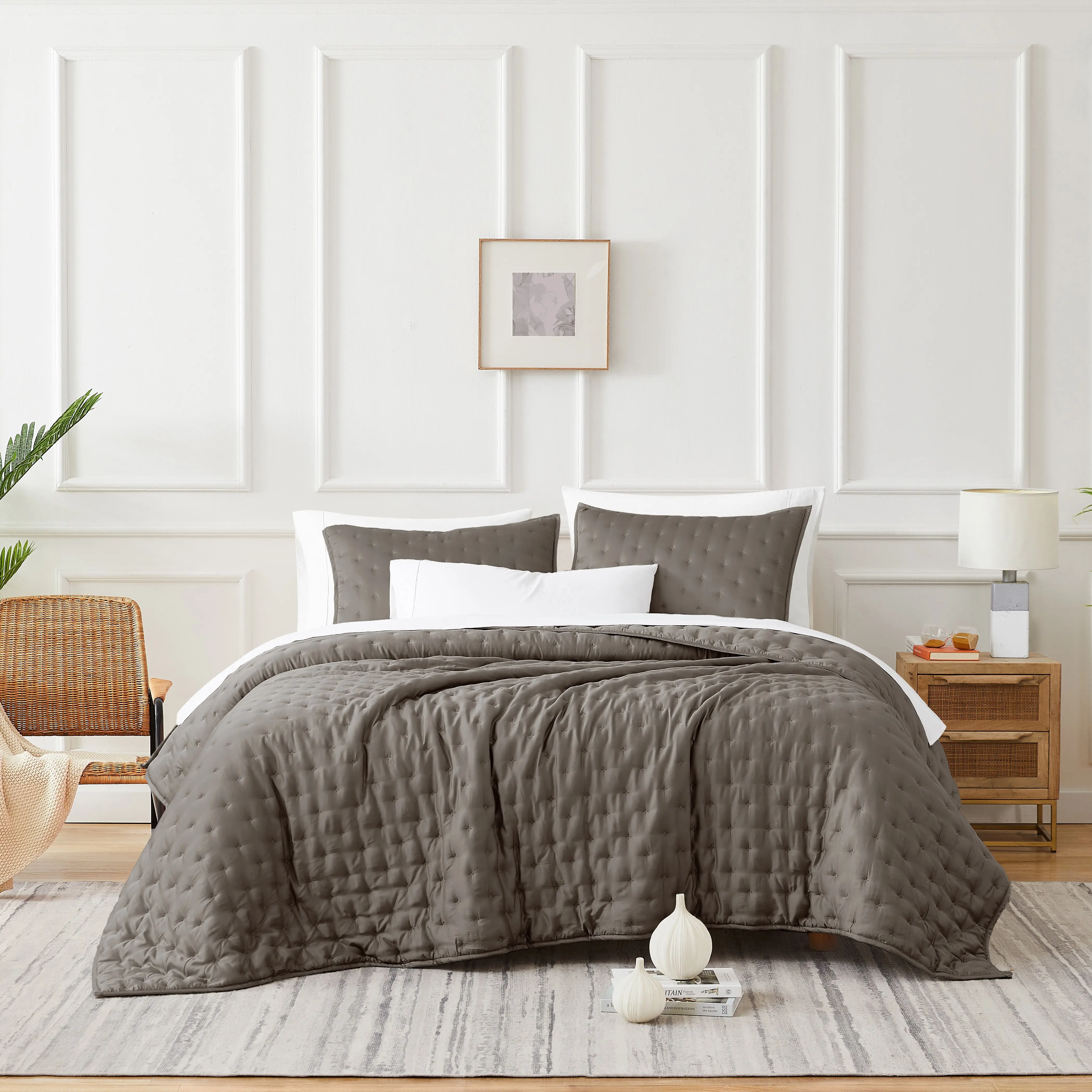 Luxurious Bamboo Rayon Quilt Set - Soft Bedding Set with Geometric Modern Design, Breathable Fabric for All Seasons Bedroom Use, Multi-Size