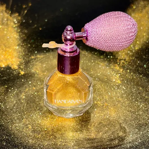 Women's Magic Shimmer Glitter Highlighter Powder Spray - Lightweight, Long-Lasting, Sunscreen Cosmetic for Adults' Body/Hair/Face, Gold Highlighter Makeup, Face Glitter Looks, Special Occasions & Daily Wear, Girlfriend Gift