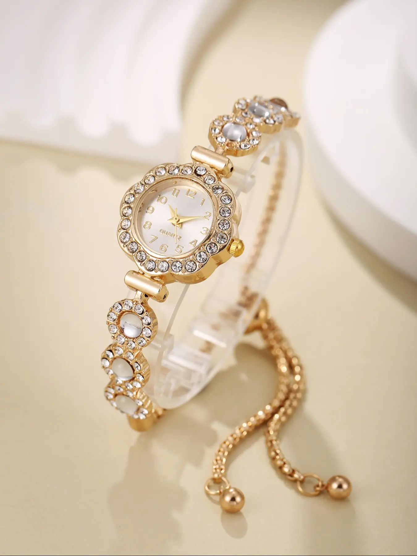 Elegant Women's Quartz Watch with Adjustable Chain Strap, Trendy Exquisite Watch, Fashionable Rhinestone Design, Lightweight Luxury Style, Perfect for Daily Wear, Rhinestone Wristwatch, Fashion Watches