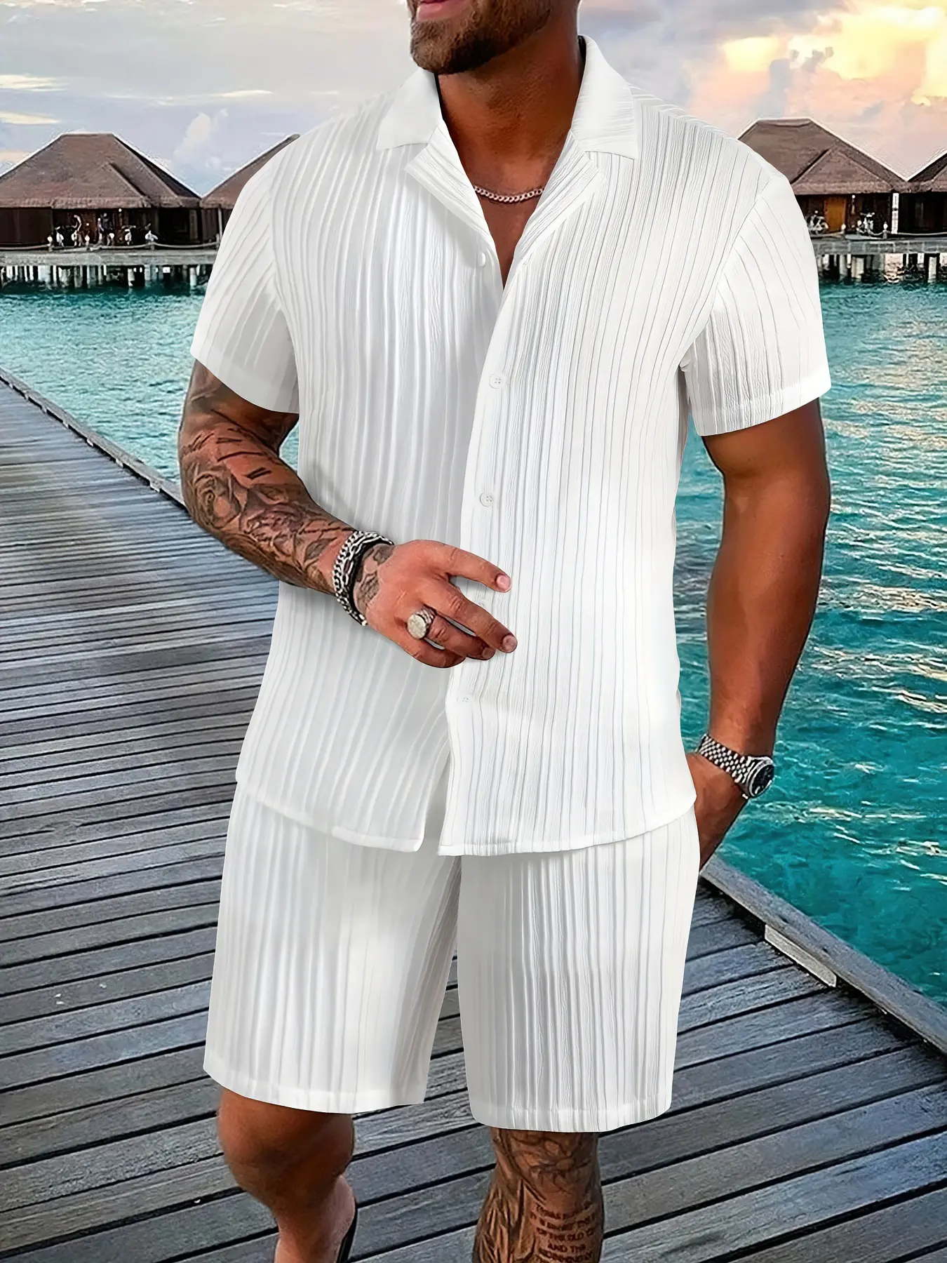 Men’s summer two-piece set: textured ice silk short-sleeve shirt set with mid-length shorts—sports casual two-piece set for beachwear.