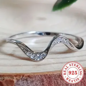 [Stylish Wave Ring] A Women's Stylish And Unique Ring Made Of S925 Sterling Silver, Featuring A Wave Design Set With Synthetic Zirconia Stones, Perfect For Everyday Casual Wear