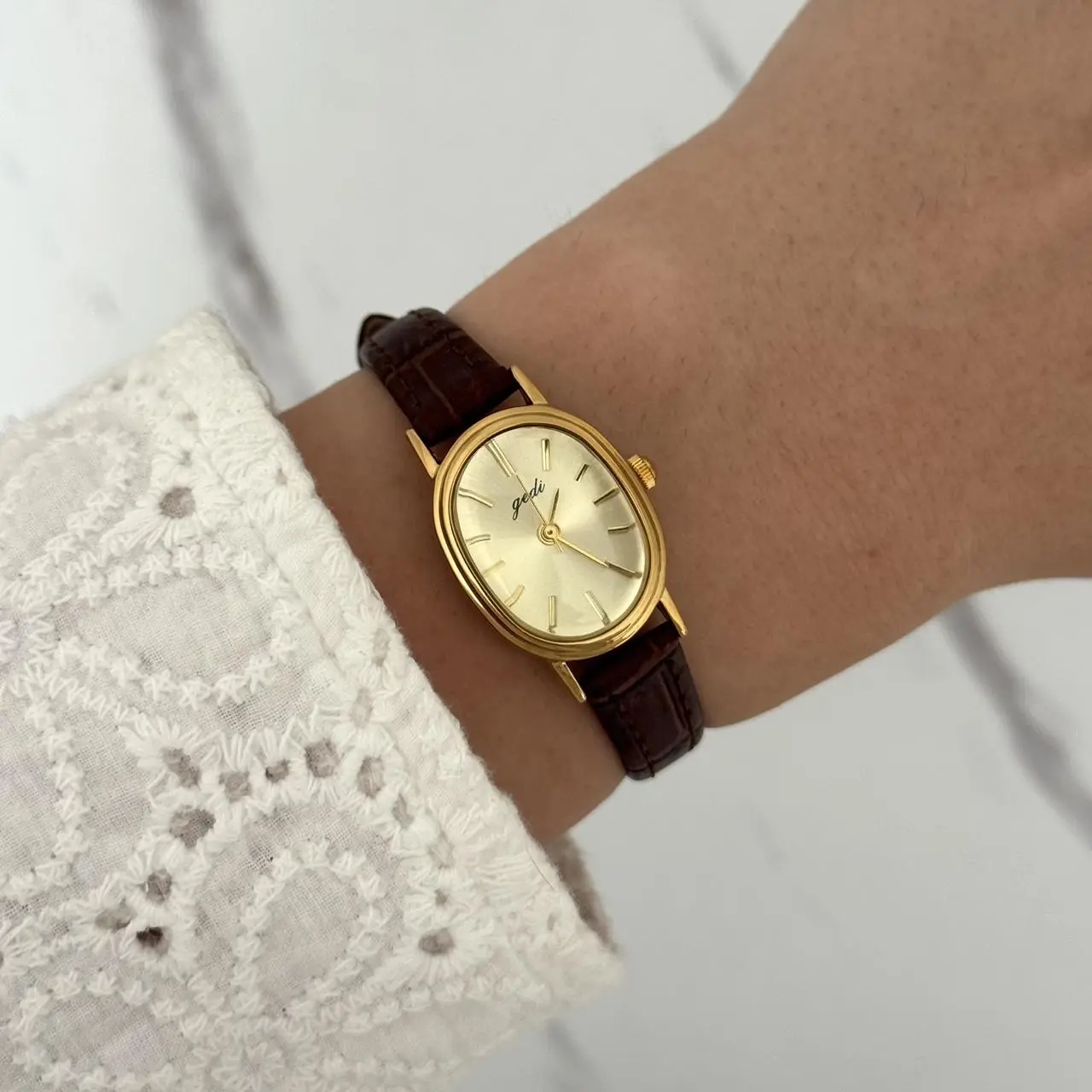 Vintage Gold Quartz Watch for Women, Gold-Plated Stainless Steel Band, Adjustable, Tarnish-Free & Water Resistant, Gold Quartz Watches, Hypoallergenic Quartz Watches