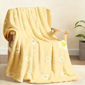[Soft | Skin-Friendly] Soft Skin-Friendly 1pc Daisy Flannel Blanket | Comfortable, Machine Washable, Non-Shedding | Ideal for Couch, Living Room, Bedroom, Nap, Camping, Travel, All-Season Use