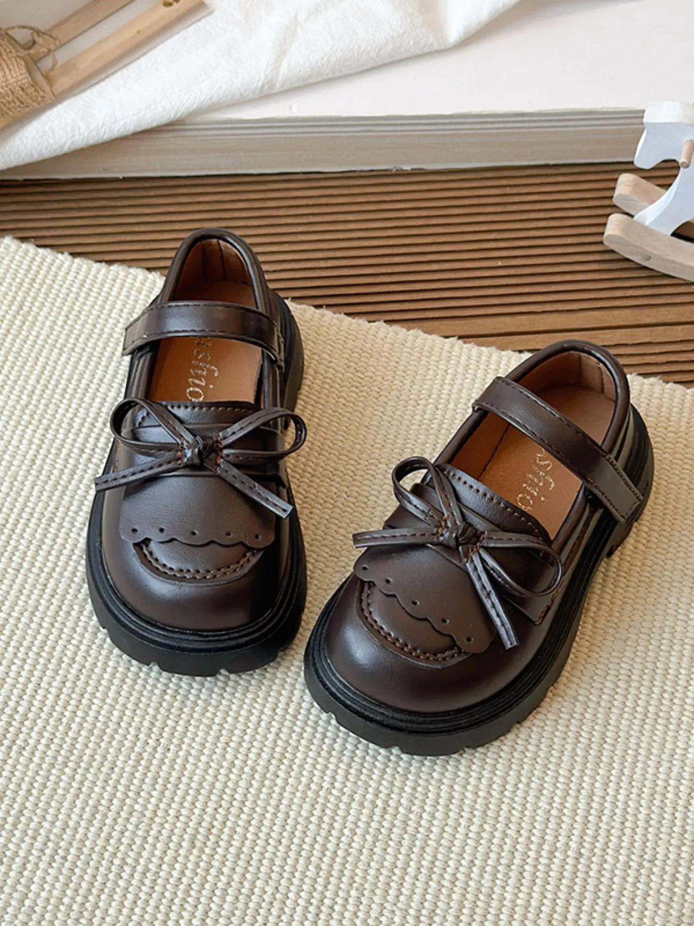 Girls' Bowknot Thick Sole Loafers, Flat Shoes, Bow Decorated Shoes, Bowknot Design Flats, Vintage British Style, Adjustable Buckle, Anti-Slip Soft Bottom, Round Toe, Suitable for Toddlers