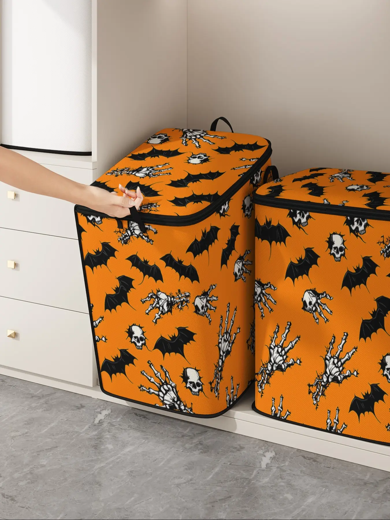 Bat Skull Print Blanket Storage Bag, Space Saving Bag, Cute and Practical Kids Bedding Organizer, Durable Material with Handle, Perfect for Home Use