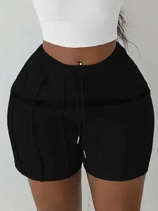 Solid-color drawstring athletic shorts with an elastic waistband and slanted pockets, casual style, suitable for spring, summer, and autumn wear.