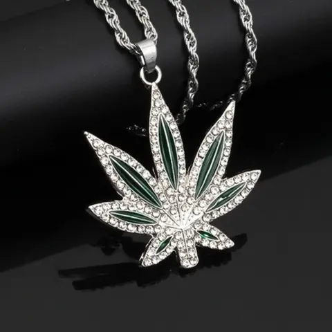 Trendy Hip Hop Rock Rhinestone Maple Leaf Pendant Necklace, Fashion Unisex Jewelry, Stylish Fashionable Accessory for Men and Women, Jewelry Gifts