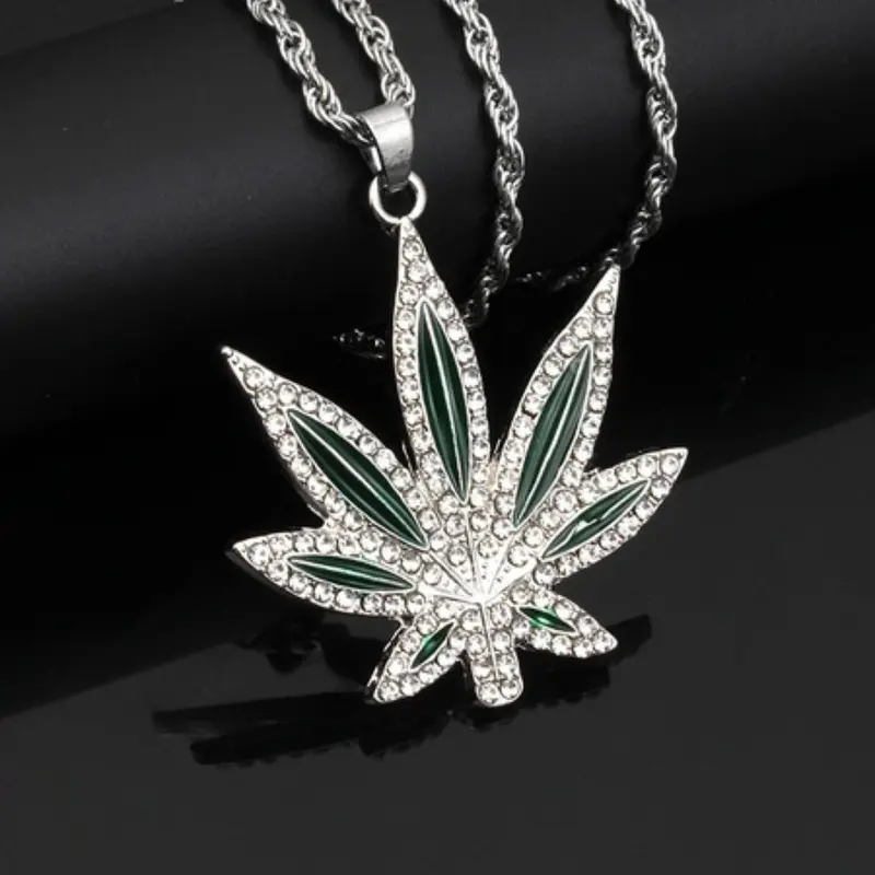 Trendy Hip Hop Rock Rhinestone Maple Leaf Pendant Necklace, Fashion Unisex Jewelry, Stylish Fashionable Accessory for Men and Women, Jewelry Gifts