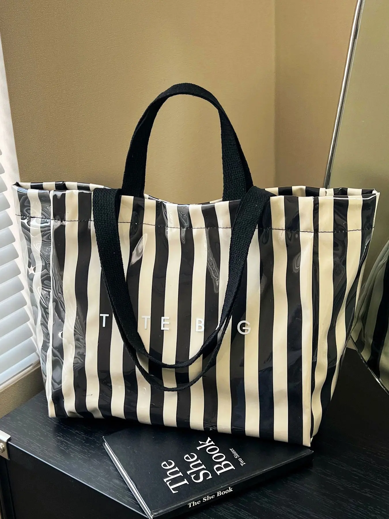 New Black and White Striped Tote Bag for Women, Shiny Waterproof Large-Capacity Durable Versatile Bag, Simple Elegant Multifunctional Shoulder Bag for Daily Use, Fashionable Bags, Casual Commuting Bag, Everyday Work Bag, Commuter Bag