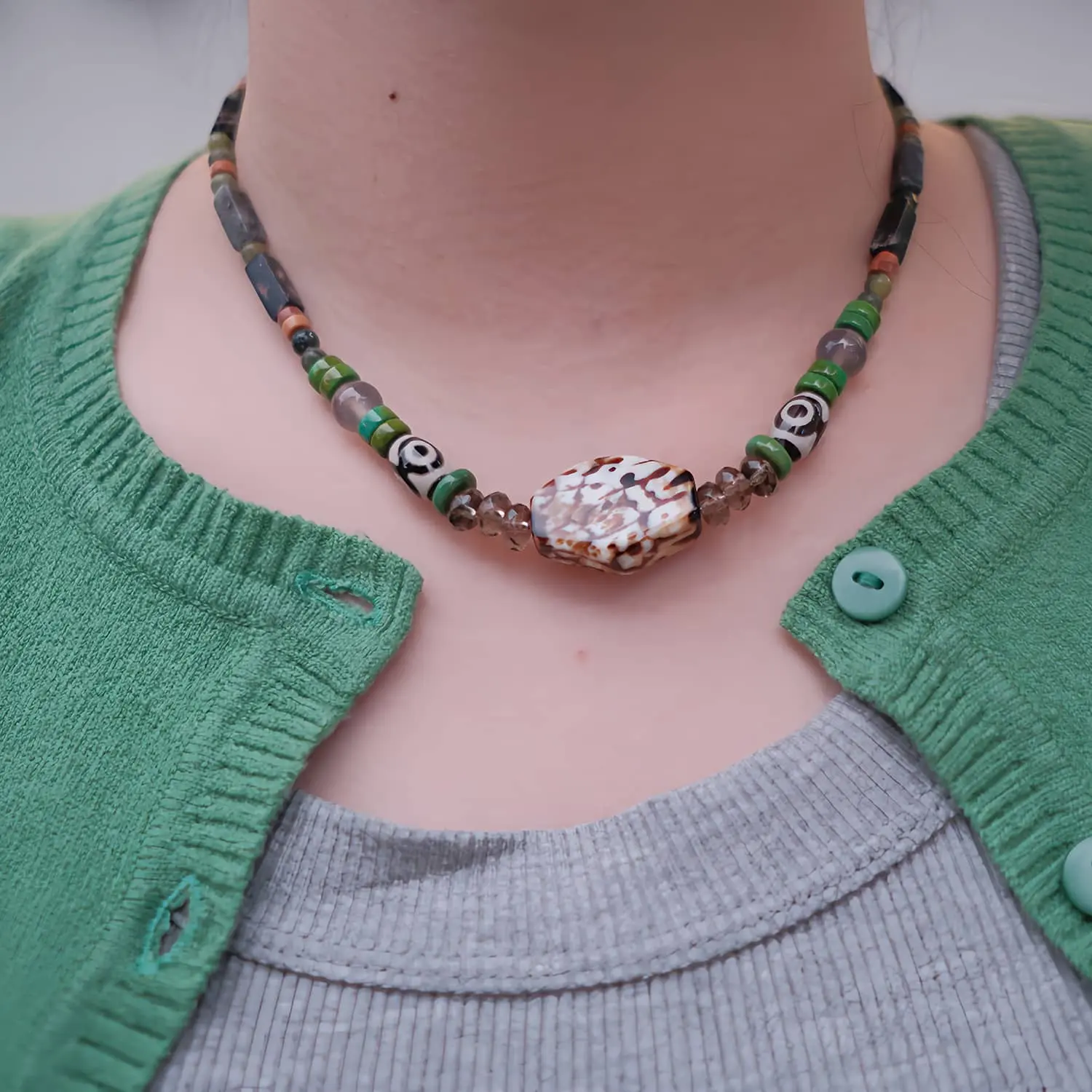BACUNER Rectangle Agate Beaded Necklace for Women,Colorful Onyx Tibetan Dzi Beads Choker and Tribal Pattern Onyx Pendant