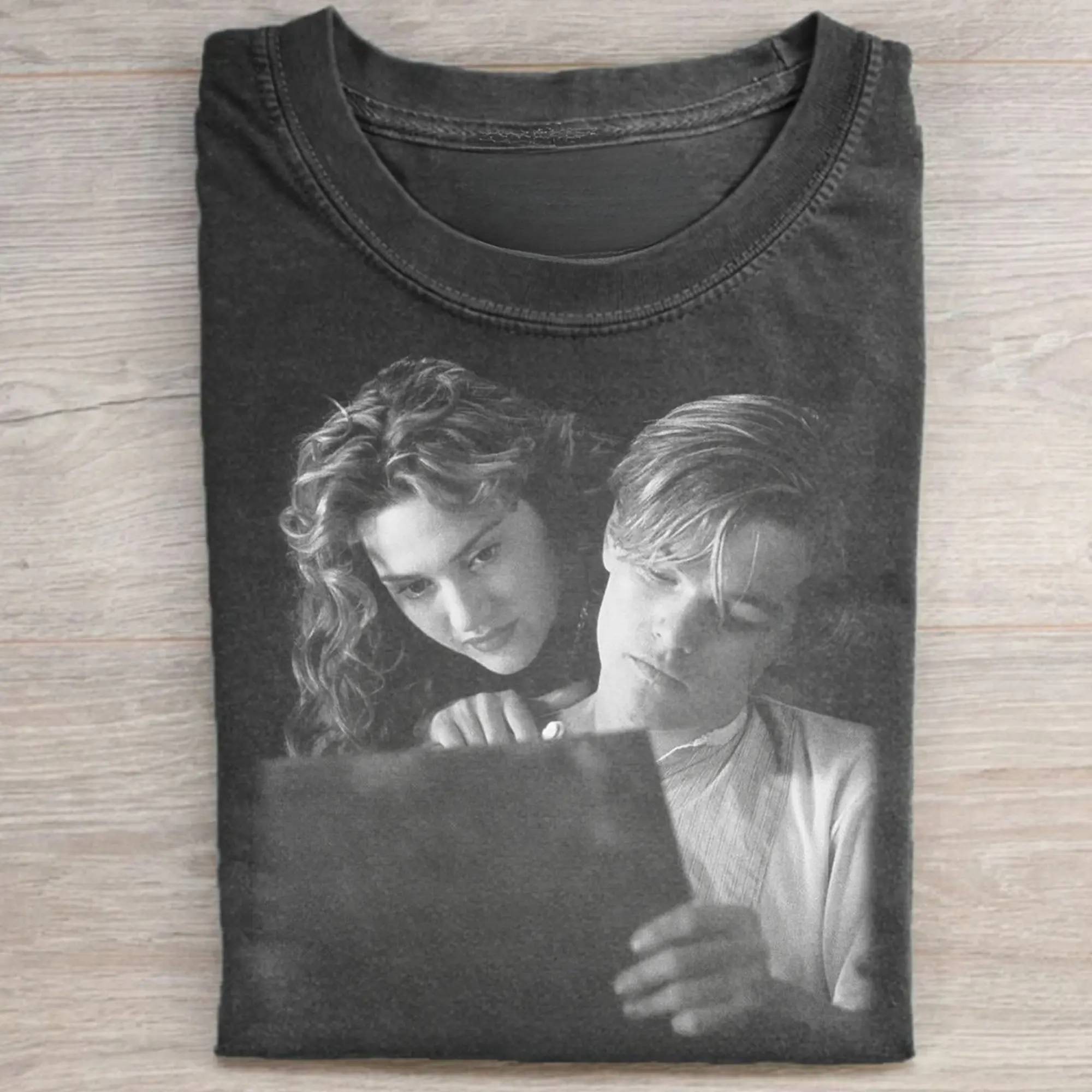 Vintage Titanic Movie Drawing Scene Graphic Tee - Jack & Rose - Iconic Movie Scene Shirt - Leonardo DiCaprio - Romantic Movie Shirt Menswear Top Crewneck Tshirt, Shortsleeve, Casual