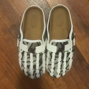 review image 0