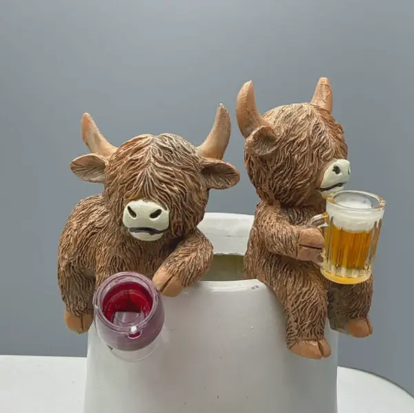 Highland Cow Resin Pot Hangers,   Statues, Beer & Wine Sitting Figurines, Cute Planter Rim Pendants garden decor supply funny decoration sculpture outdoor lawn