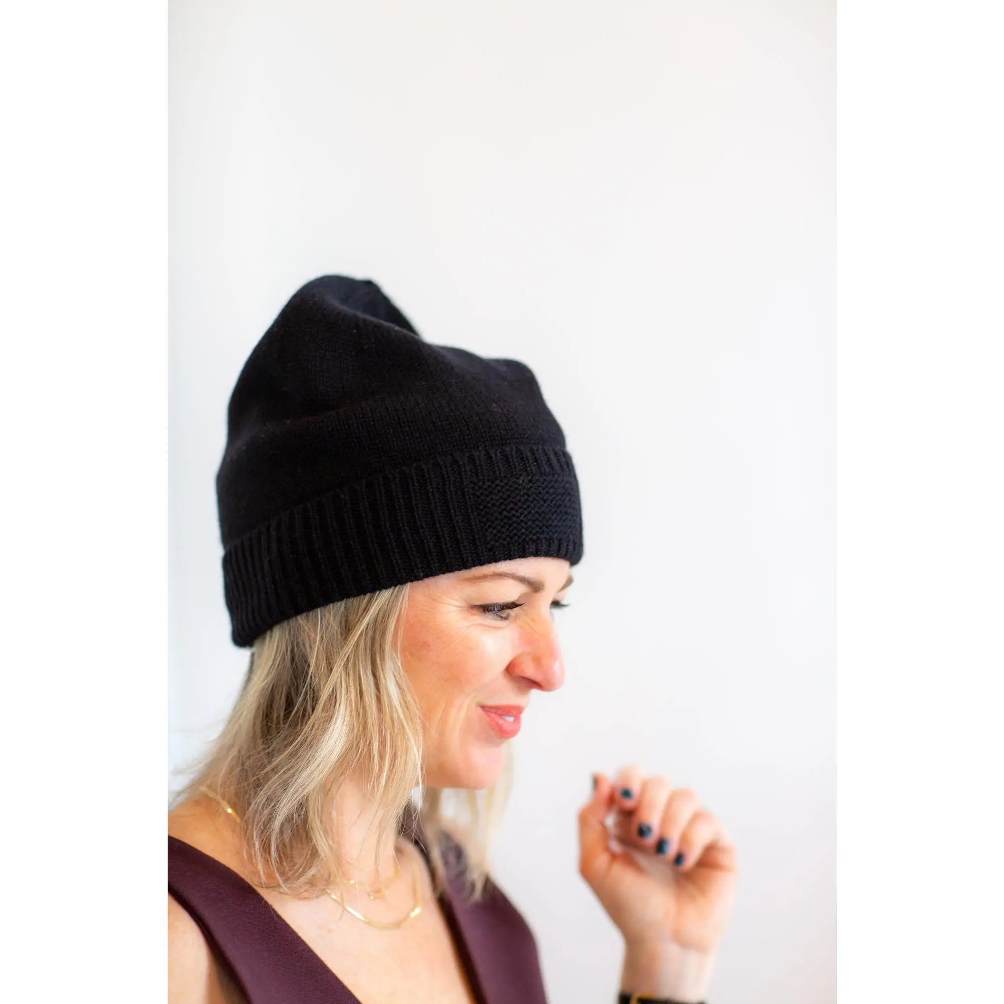 Unisex 100% Cashmere Solid Black Ribbed Beanie - Warm Winter Hat with Folded Rib Cuff Detail, Premium Cashmere Material