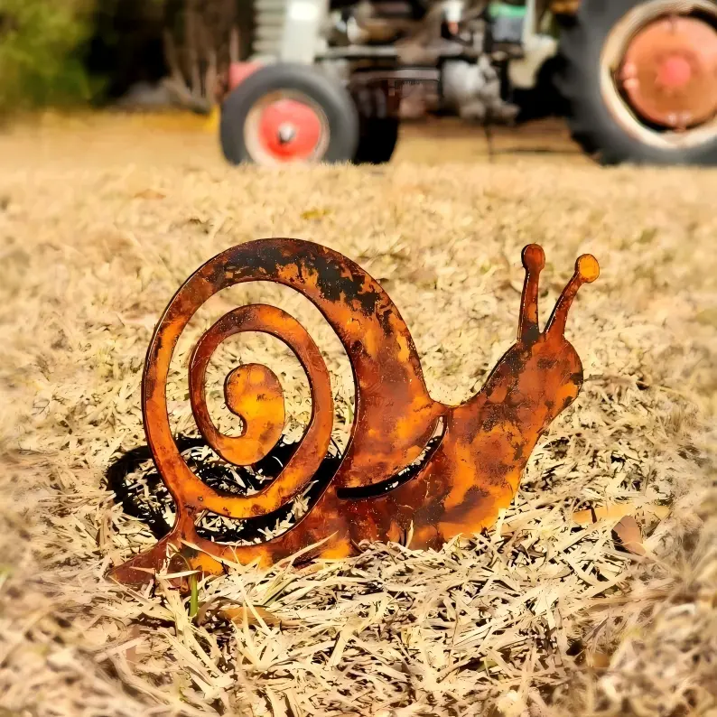 Metal Snail Garden Stake, Rustic Outdoor Garden Art, Decorative Landscape Yard Decor for Lawn, Flower Bed, Patio, Backyard & Garden Path, Charming Metal Snail Sculpture