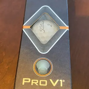 Titleist Pro V1 golf ball TDAmeritrade logo sleeve of 3