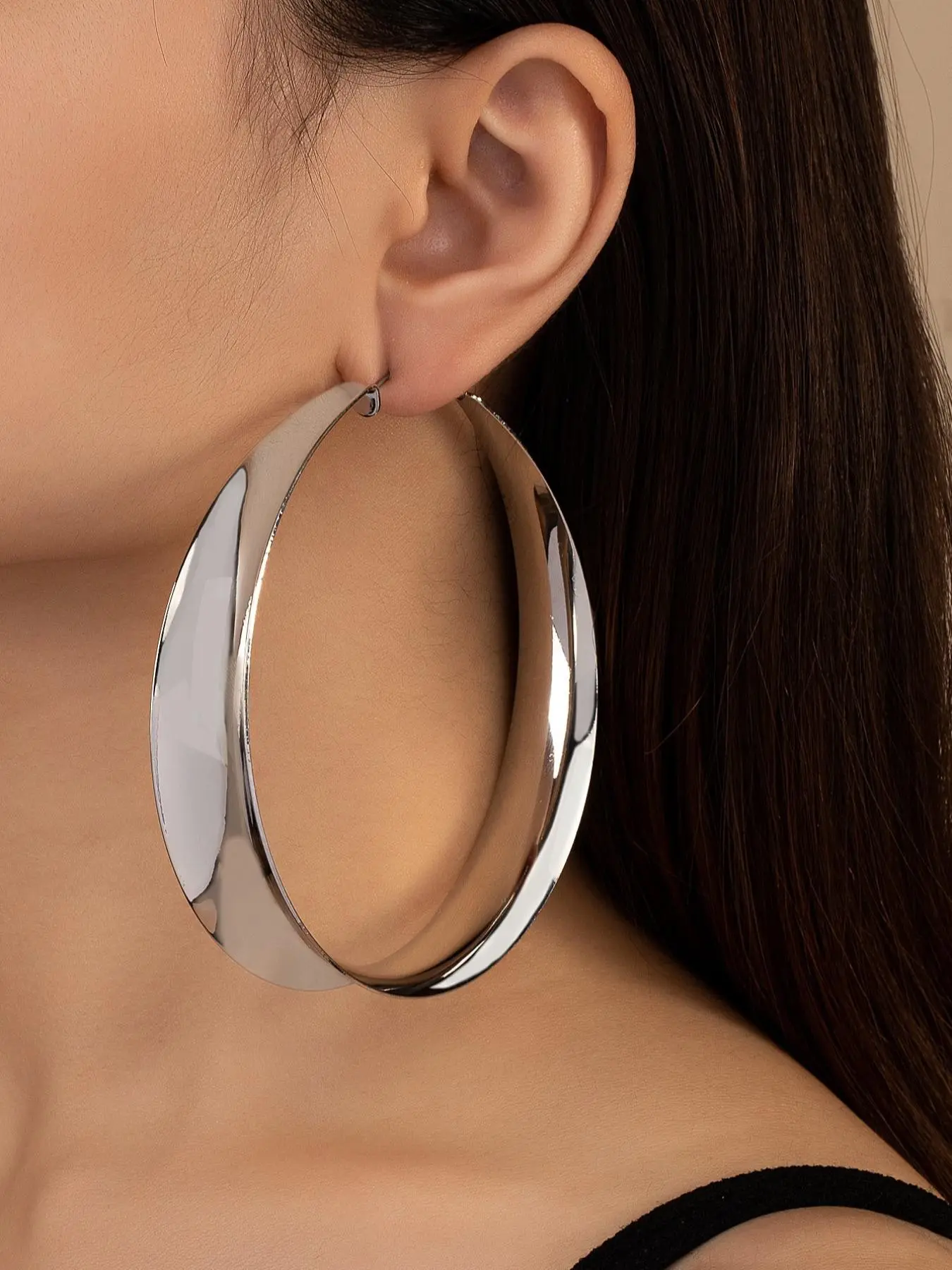 1 Pair Women's Elegant Simple Style Plain Color Hoop Earrings, Statement Minimalist Hoops, Versatile Earrings, Casual Trendy Hoop Earrings, Fashionable Jewelry For Daily & Party Decoration, Ear Accessories
