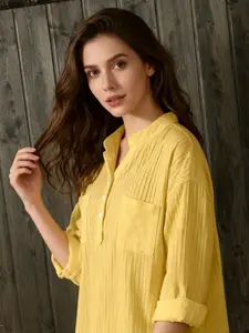 A set of women's casual yellow V-neck Long Sleeve shirts, suitable for autumn and winter, suitable for home, indoor, and outdoor wear
