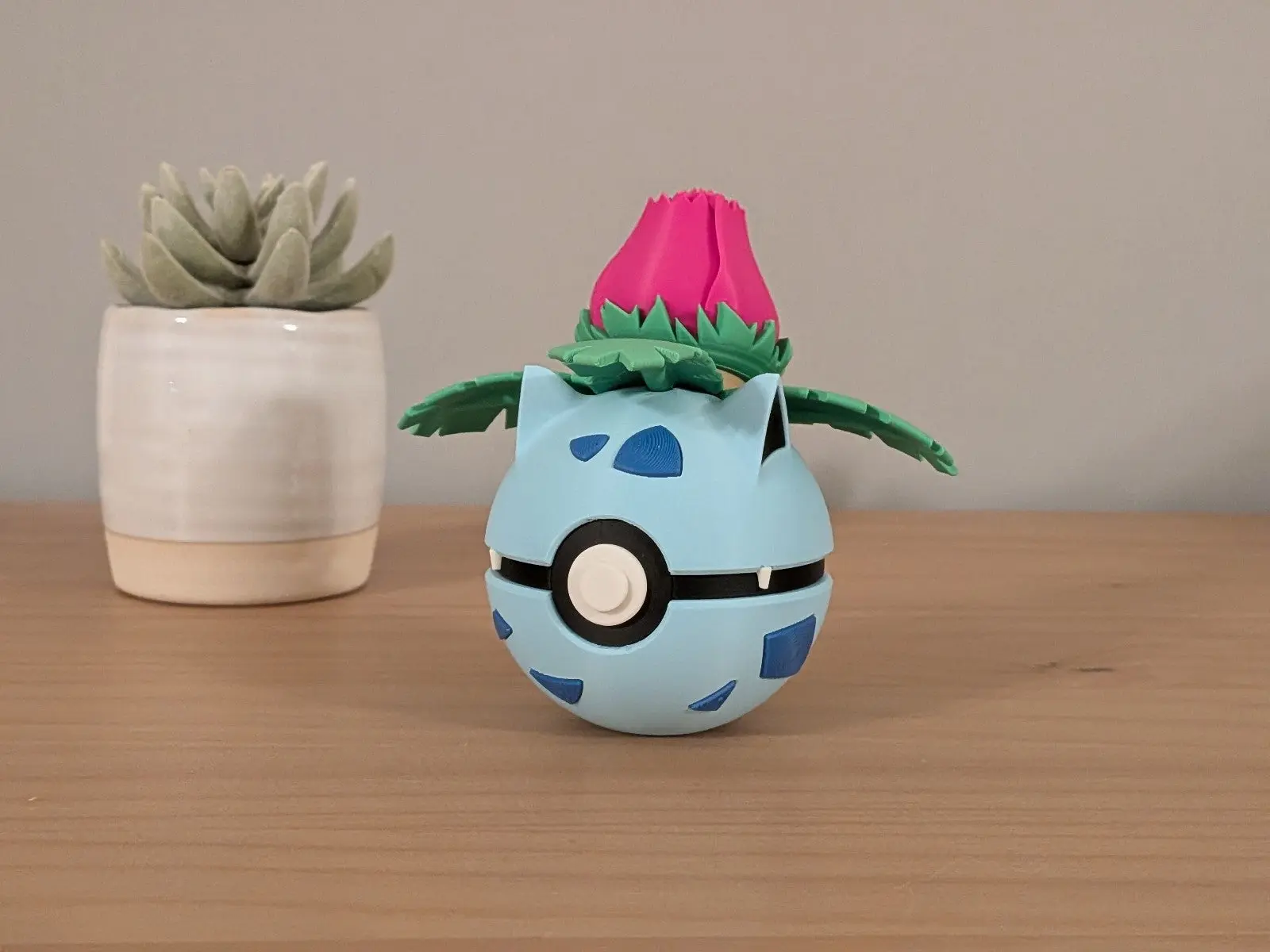 Ivysaur Ball | Themed Collector Ball