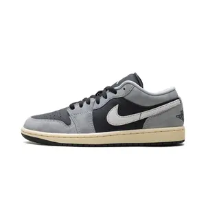 Air Jordan 1 Low SE "Light Smoke Grey" HQ2010 012