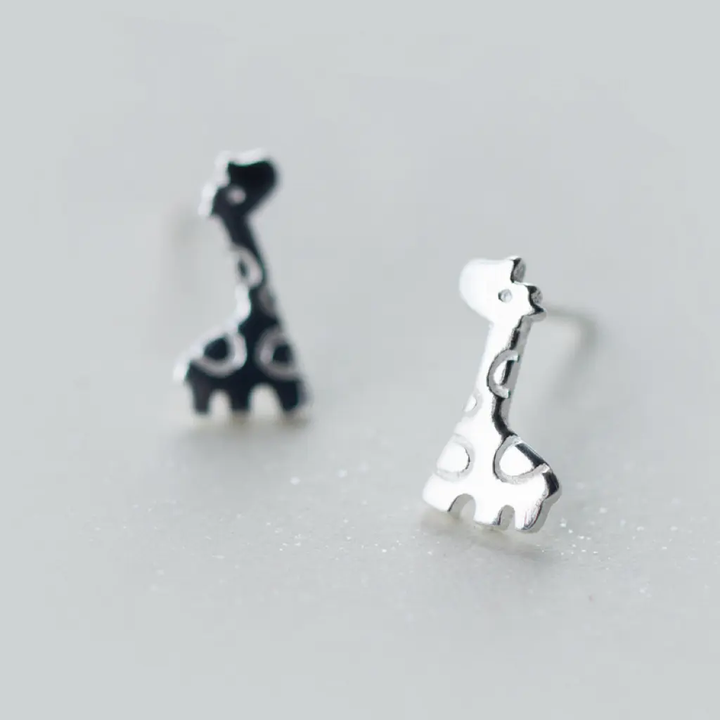 s925 sterling silver Giraffe Stud Earrings，Minimalist Simple Unique Earrings for galentine‘s party valentine’s day gift，fashion zirconia earrings，anniversary holiday jewelry，gift for women