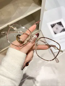 Women's Lightweight Large Frame Glasses, Fashion Non-Prescription Eyewear, Clear Glass Accessories, Stylish and Unique Personality