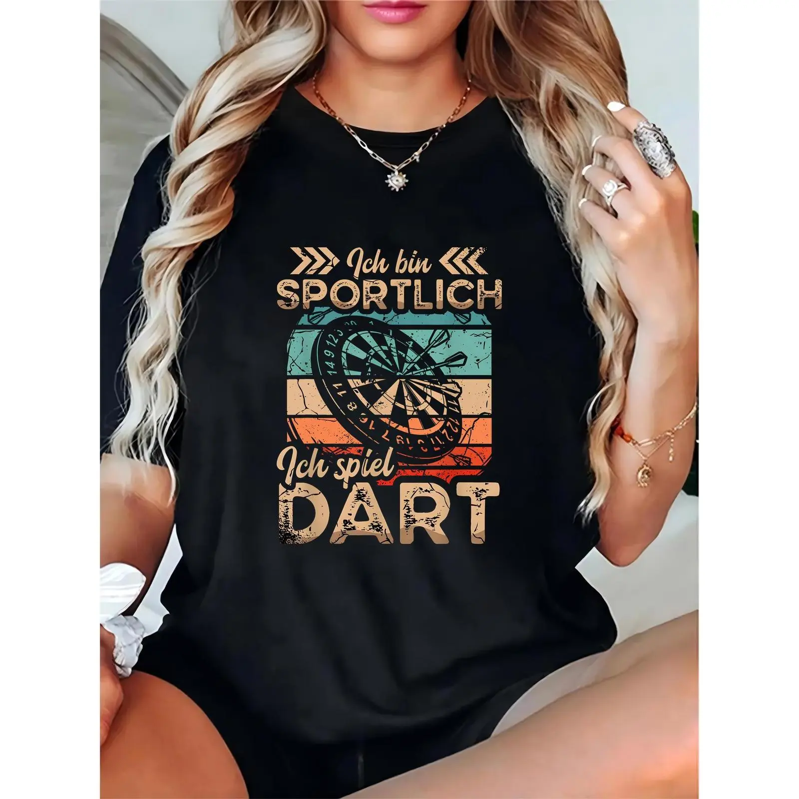 Women's Retro Dartboard Graphic T - Shirt, German "Ich bin SPORTLICH Ich spiel DART" Text, Casual Sporty Tee for Dart Enthusiasts, Daily & Dart Event Wear 100% Cotton T-shirt